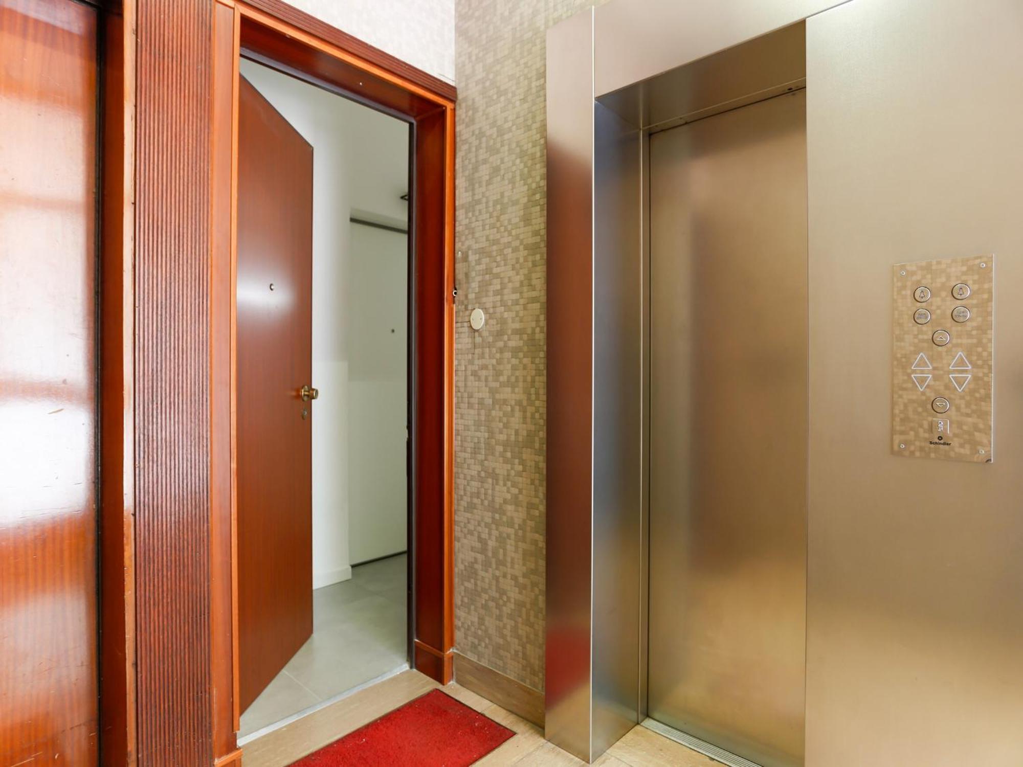 The Best Rent - Modern One Bedroom Apartment In San Babila Milão Exterior foto